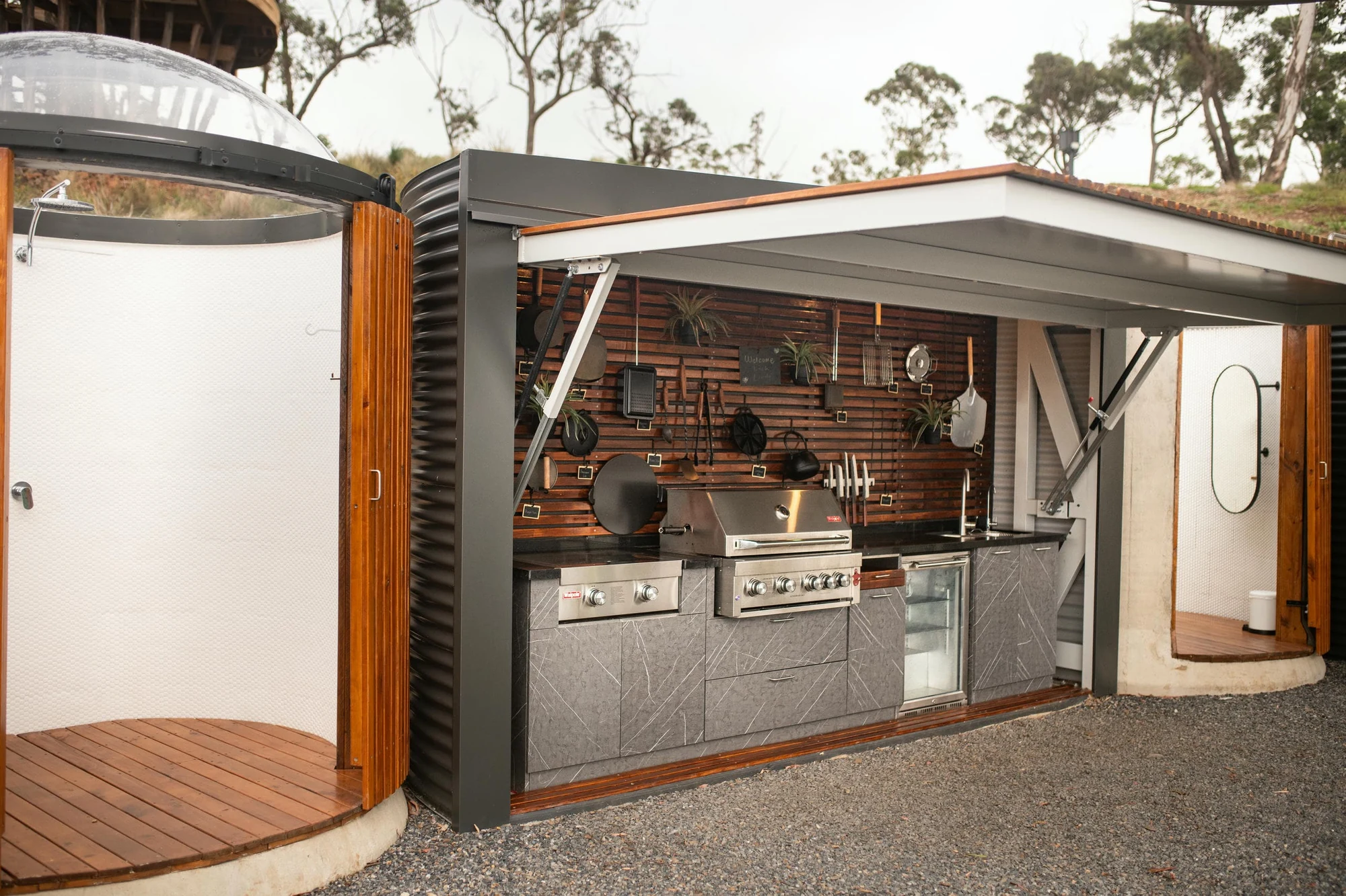 Capertee Valley — outdoor kitchen at Ophiuchus